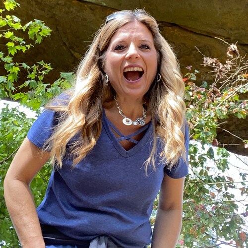 Happily serving my Savior, my Husband, my kids, my friends, and whoever else I can.