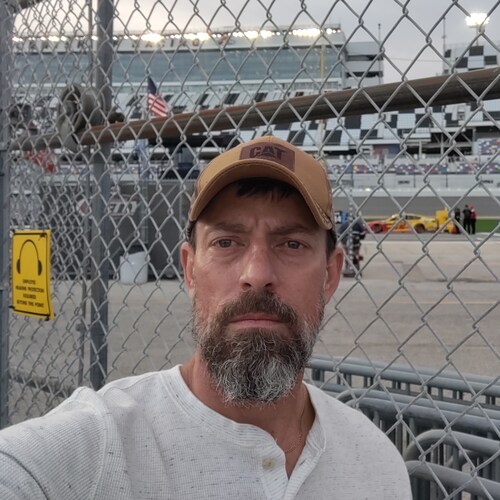 Family man, electrician, patriot, pro-Trump, unvaxed, whiskey-loving Gator fan