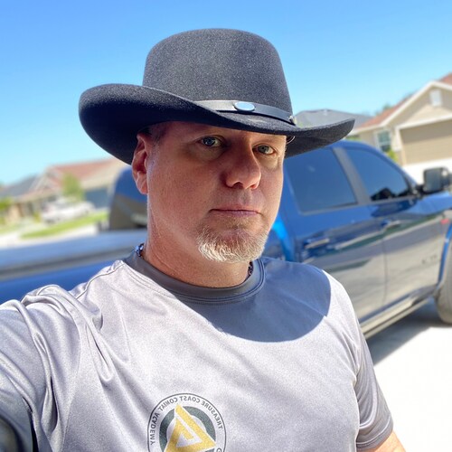 Dad, 25+ years in Law Enforcement, guitar shredder, martial artist, lifter, motorcycle rider. Conservative.