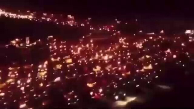 Over 50,000 truck drivers have begun to surround the Canadian Parliament in #Ottawa. They have stated they will not move until the government ends the vaccine passports and Justin Trudeau resigns. #freedomconvoy
Credits: @DannyC1111 