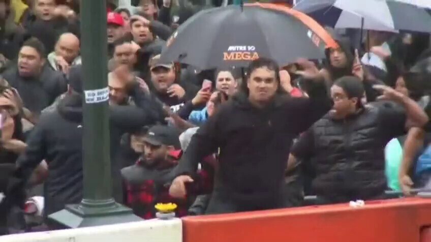 Protests outside the New Zealand parliament building over mandates.

Keep fighting our Kiwi cousins ...