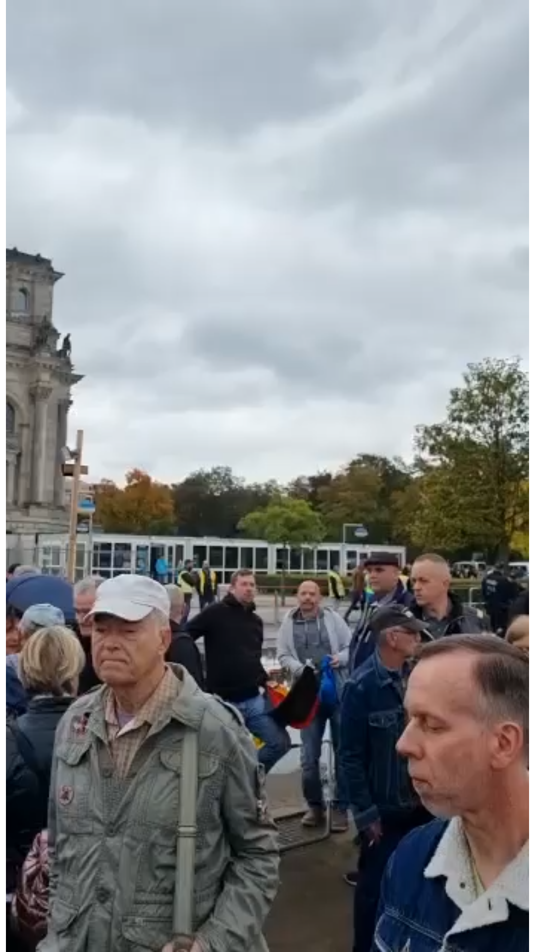 Gleich beginnt die @afd-Demo in #Berlin #unserlandzuerst @gettrvision