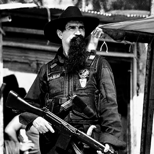 🇧🇷 Land of Marlboro.
Polio survivor.
I live, walk (how?), see, hear, speak & write (Online Translator).
I think, love ...