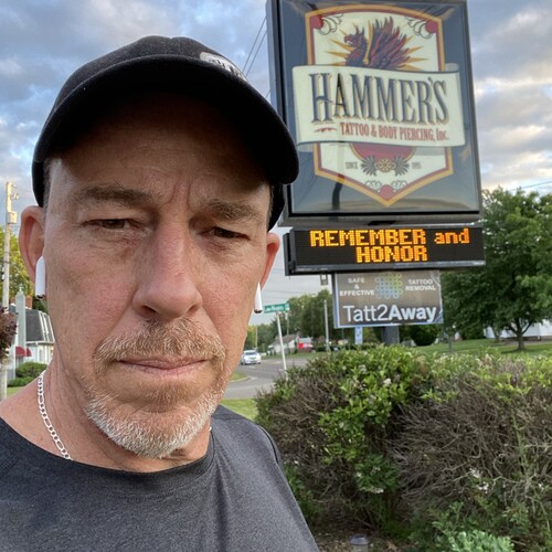 conservative artist / tattooist / entrepreneur /health enthuisiest runner