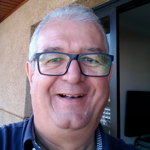 Conservador e cristão.