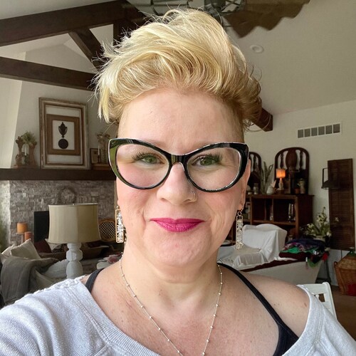 Jesus is my savior, PRO LIFE, DJT is my POTUS, Michael has my ❤️, Constitutionalist, 🚫💉🚫 😷