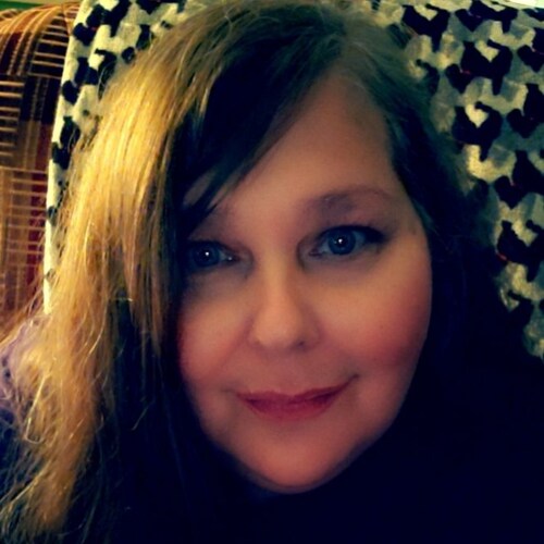 Single and totally ok with it. Love animals more than people. Mother of 3 wonderful daughters. Trump Supporting Patriot....