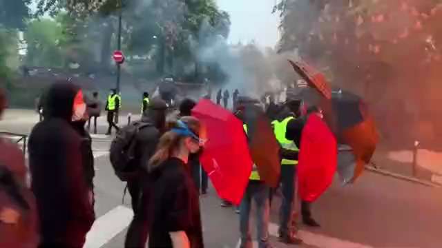 The news of Macron's reelection is greeted by this, and the night is young.