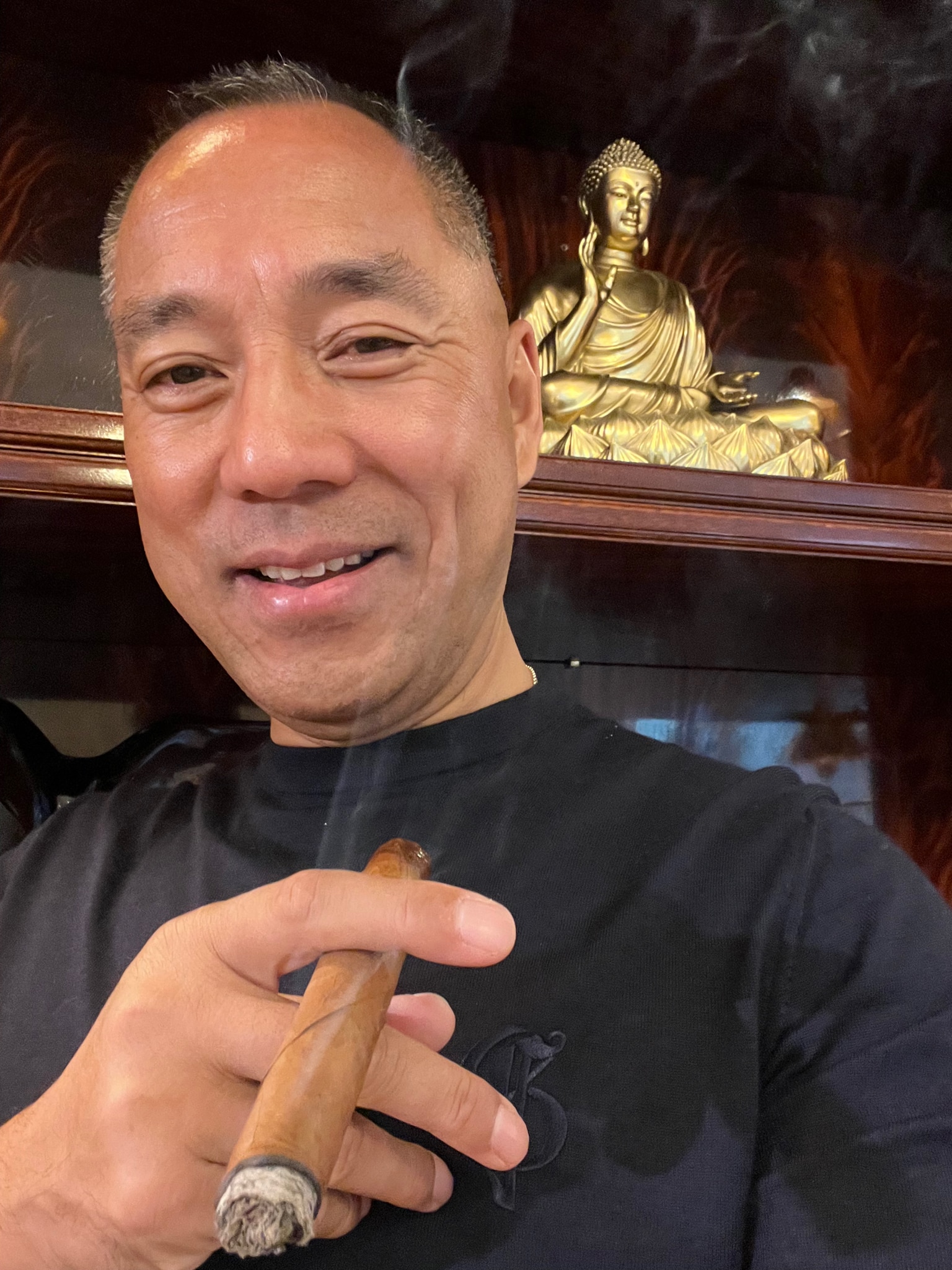 2022.08.17 尊敬的战友们好……七哥向战友报告，这是我戒烟以来的第二次抽雪茄……具体原因过一段，再想战友们报告！