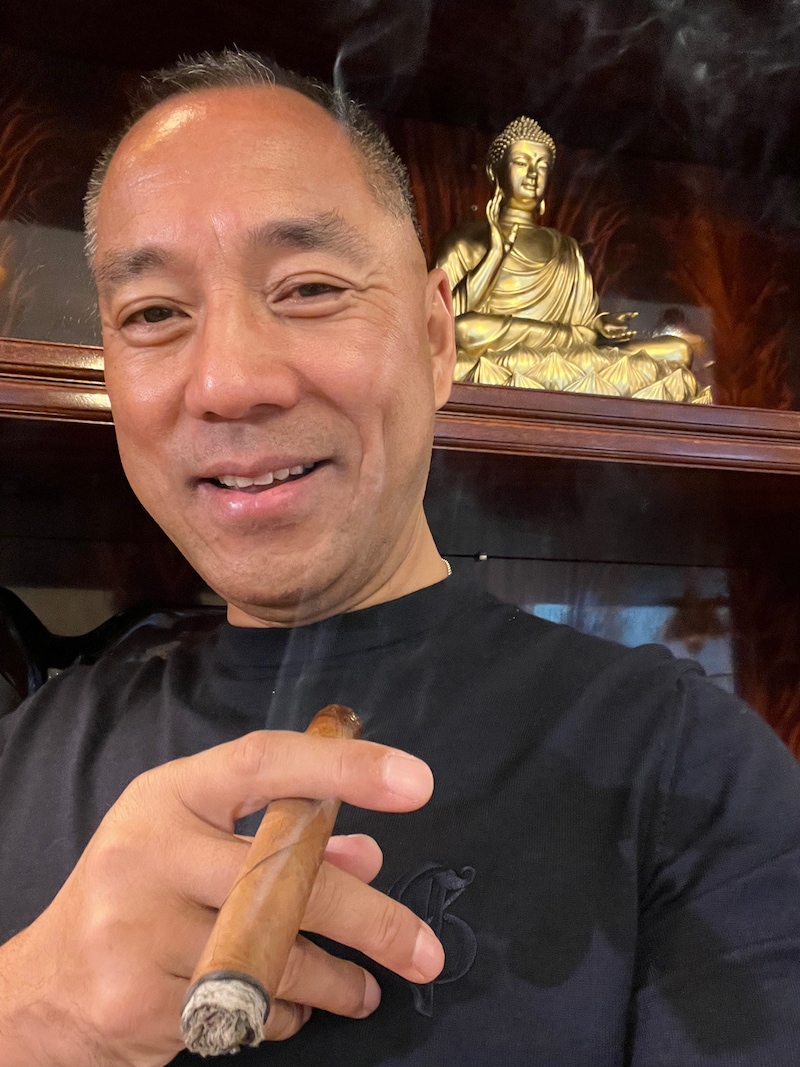 2022.08.17 尊敬的战友们好……七哥向战友报告，这是我戒烟以来的第二次抽雪茄……具体原因过一段，再想战友们报告！