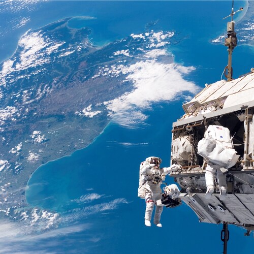 Cuban political exiled since 1980. Specialist in GIS & Geology. Exiliado político cubano desde 1980. Especialista de SIG...