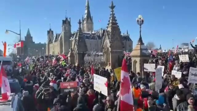 NOW - Large protest in #Ottawa against vaccine mandates and Covid restrictions as the trucker convoy has arrived in the capital of Canada.