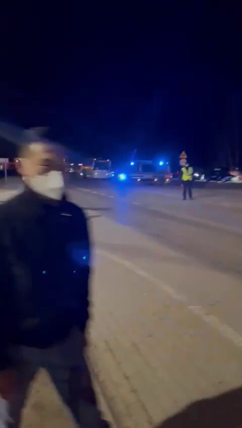 新中国联邦法治基金的救援行动已经将96名乌克兰儿童以及老师送往安全地带，接下还将送这些孩子去西班牙巴塞罗那妥善安置🙏🙏🙏
The New Federal State of China and the Rule of Law Foundation have evacuated 96 Ukrainian kids from the war zone and will send them to Spain for proper placement