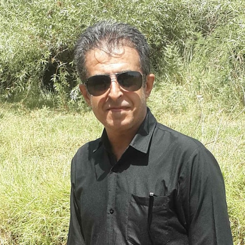 ‏‏‏‏‏ I know English, Arabic and some German!!
سالهاست که کفه ی ترازوهایمان تعادل ندارد، دستها خالی و دل پر