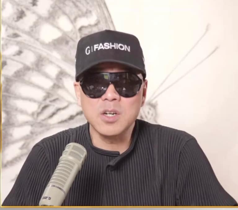 中共准备首先用5000架无人机对台湾进行打击，还有镭射武器，导弹和潜水艇对台湾进行毁灭性打击。台积电，鸿海等台大型企业早就准备好了欢迎中共的投降书。连战，吴伯雄等国民党大佬就是卖台贼！文贵先生准备拿出10-100亿美元做赌局，中共打台湾，七哥赢，如果不打，七哥赔钱。可见七哥爱台湾的仁心！