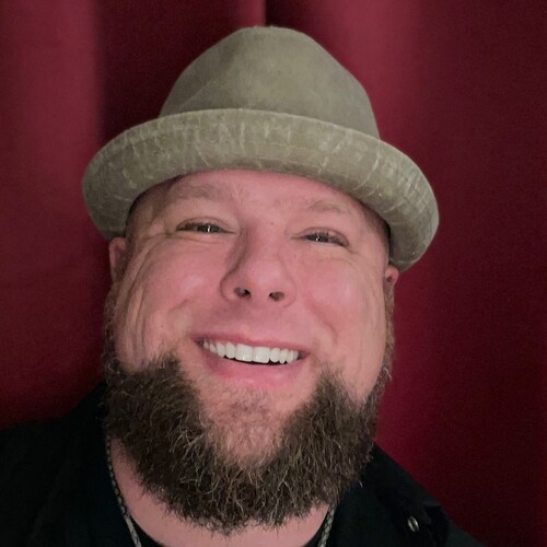 Born and bread to rip and shred. home grown Alaskan. Married 22 years. love my wife, my boy, my jeeps, and my life. Meri...