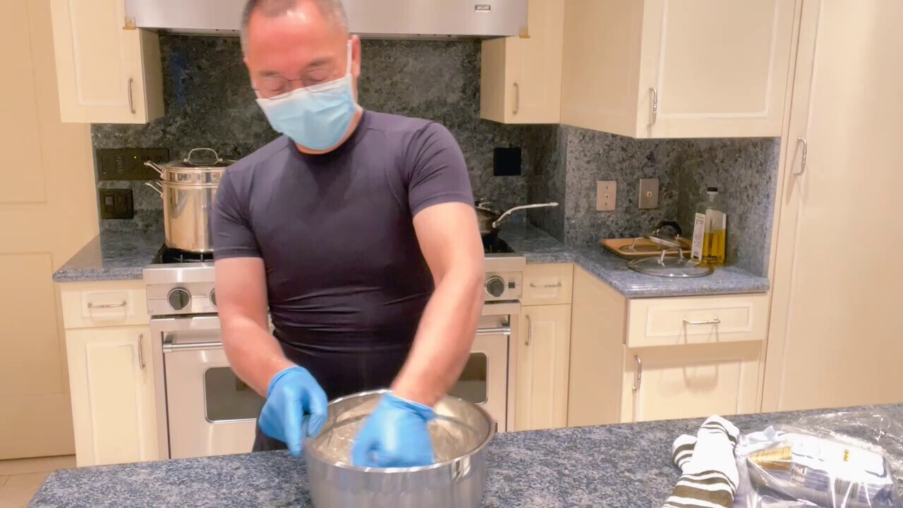 12月25号：文贵衷心再愿全天下人……和所有的兄弟姐妹，战友们！及家人．圣诞节快乐，文贵为你们蒸馍馍吃咯😅😅😅😅😅😅😅😅😅😅😅