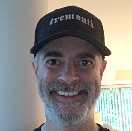 Social Media Manager for several rock bands. Into baseball, movies, video games, novels and the UFC