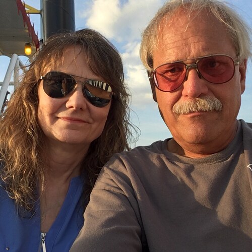 Wife and sister of 3 Vietnam Vets, daughter of WWII vet, Love our military and this country! We need President Trump back ASAP to continue America First.
