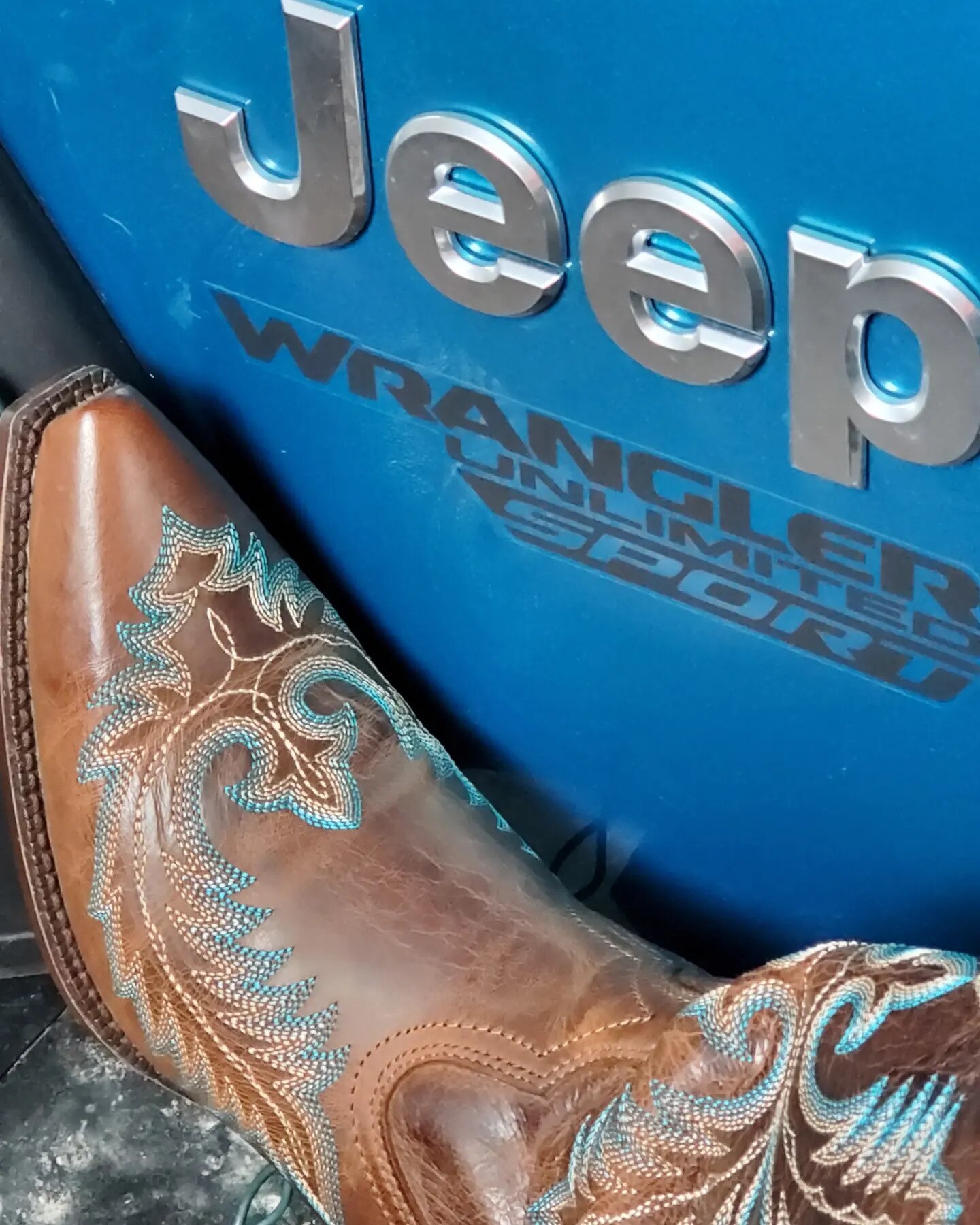 One must accessorize 