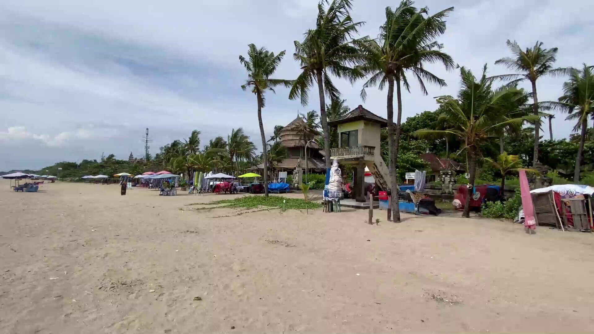 #Pantai #Kuta , quiet as a church mouse if no wind. Bring back the #Aussies