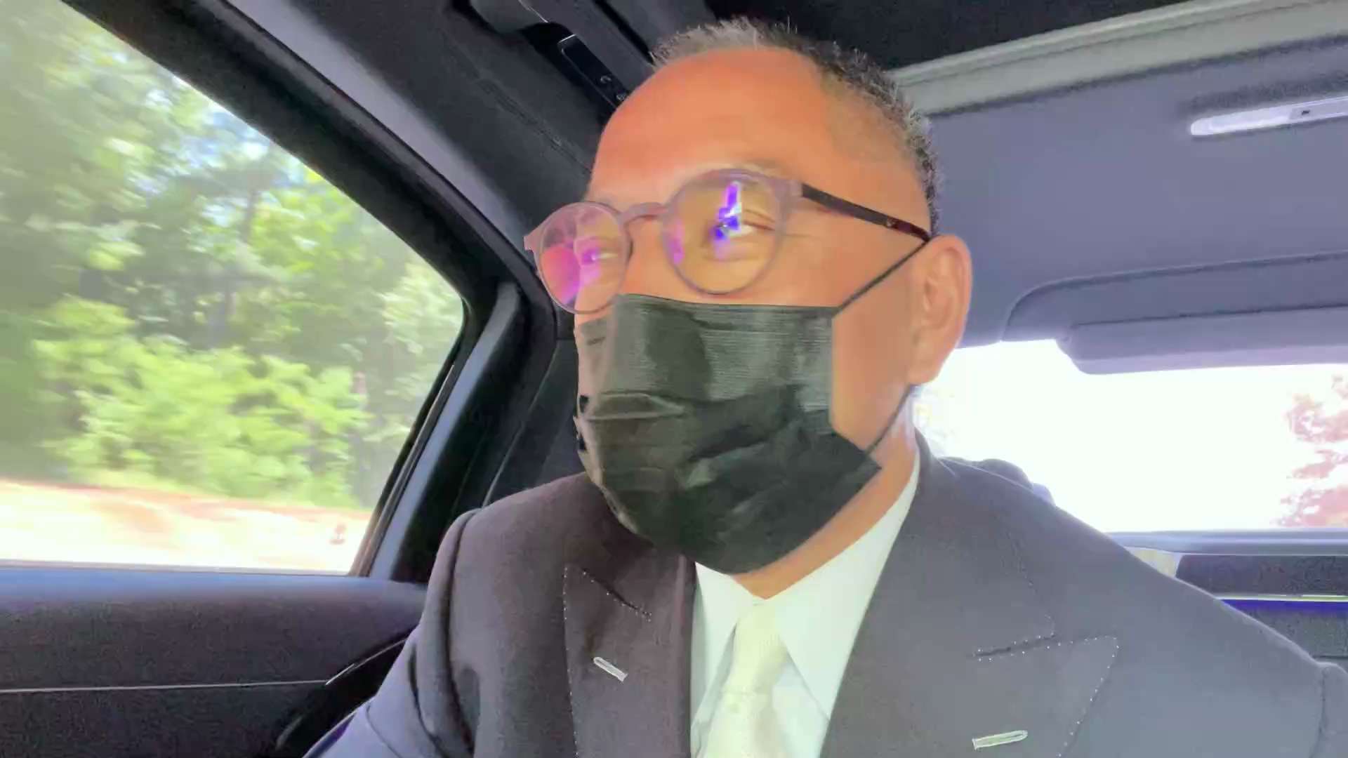  5月25号：尊敬的战友们好，这次开庭彻底结束了，找钥匙的杨澜老公吴征又出来了……