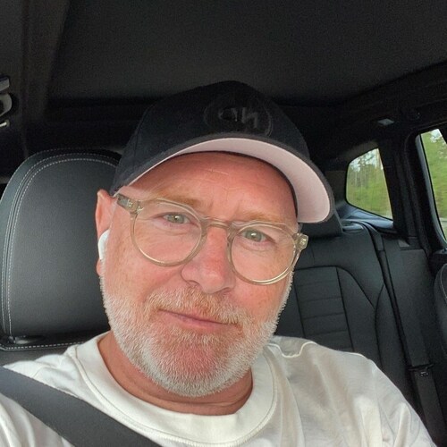 Business Man
Sole contractor
black Gold
clients over 10 countries
Travel
Swimming
$6M net worth