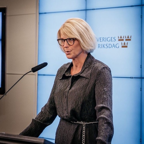 Professional Forex Trader
🖥️ account Manager
Own a Trading floor in Wall Street
profit guaranteed
a Female Financial Ad...