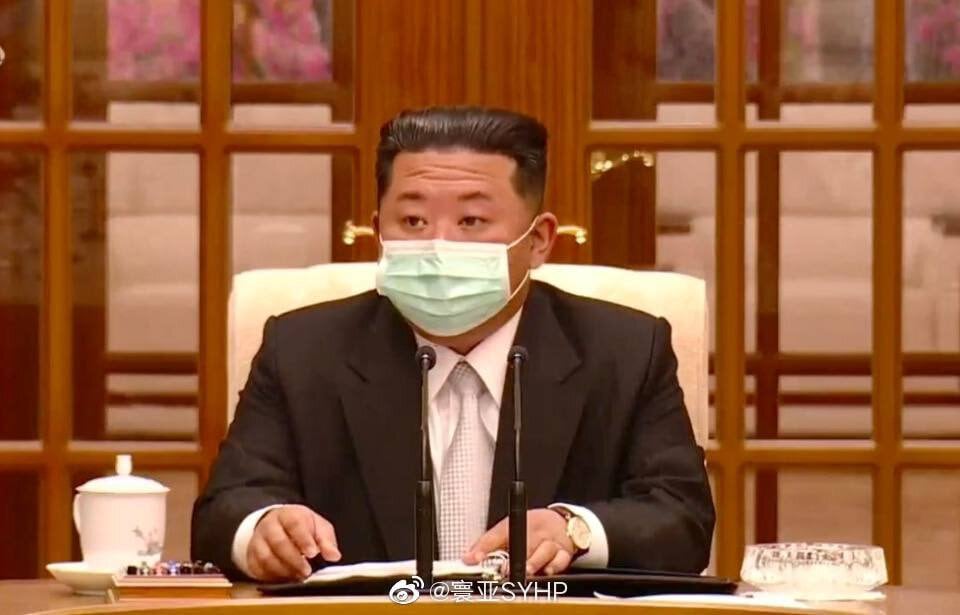 20220518七哥乱聊吃播 004200 朝鲜防疫很厉害：1. 不做核糖核酸；2. 居家，不乱跑； 3. 死了，就地处理；4. 全世界要钱，要药。