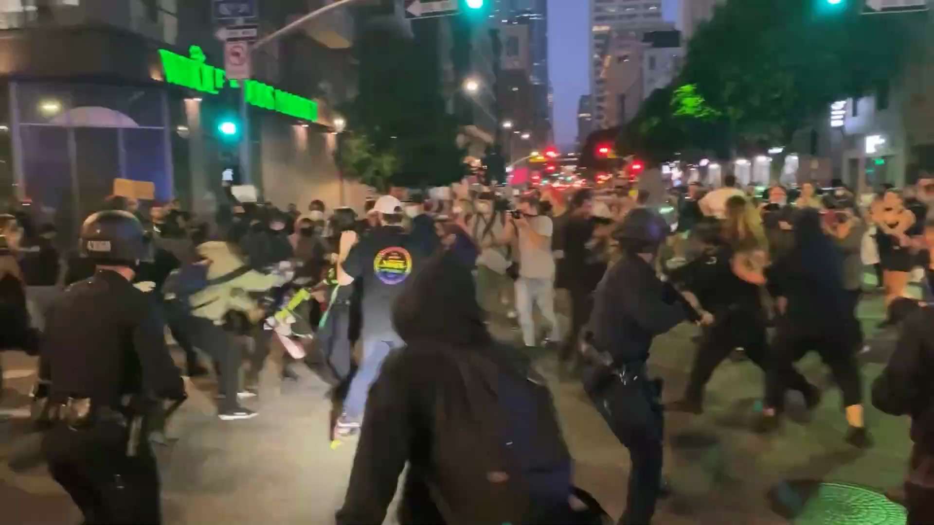 Antifa and Far-Left Protesters Surround and Attack LAPD Officers, Violence Ensues

Los Angeles is ...