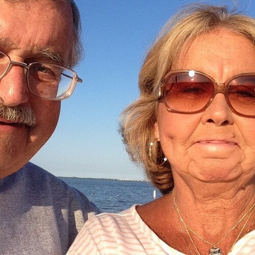 Mom, wife of 100% Disabled VietNam Green Beret, Daughter WW2 Vet,Proud American. Believer of American Exceptionalism, Pr...