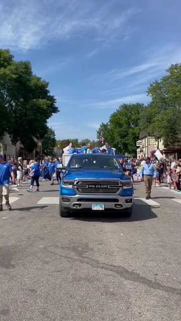 @mikelindell is a true Patriot and a generous man of God. He spent his weekend passing out free pill...