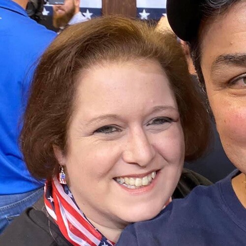 ✝️FAITH > FEAR ✝️
🇺🇸1st Generation 🇺🇸American Patriot & Latina
🇺🇸🇨🇺🇨🇱Catholic Wife, Homeschool Mother of 5
...