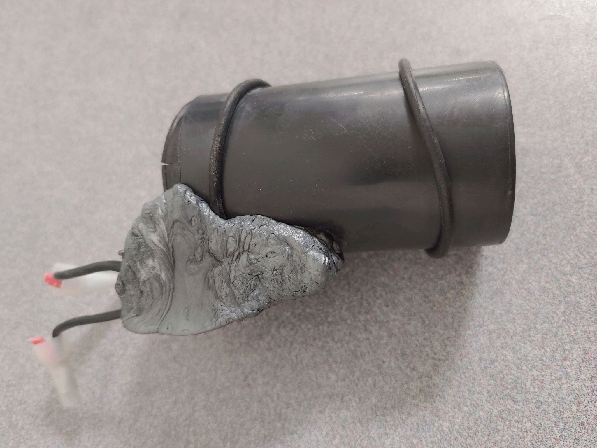 I am with about 99% certainty this is not what a capacitor is supposed to look like.
#chinesium