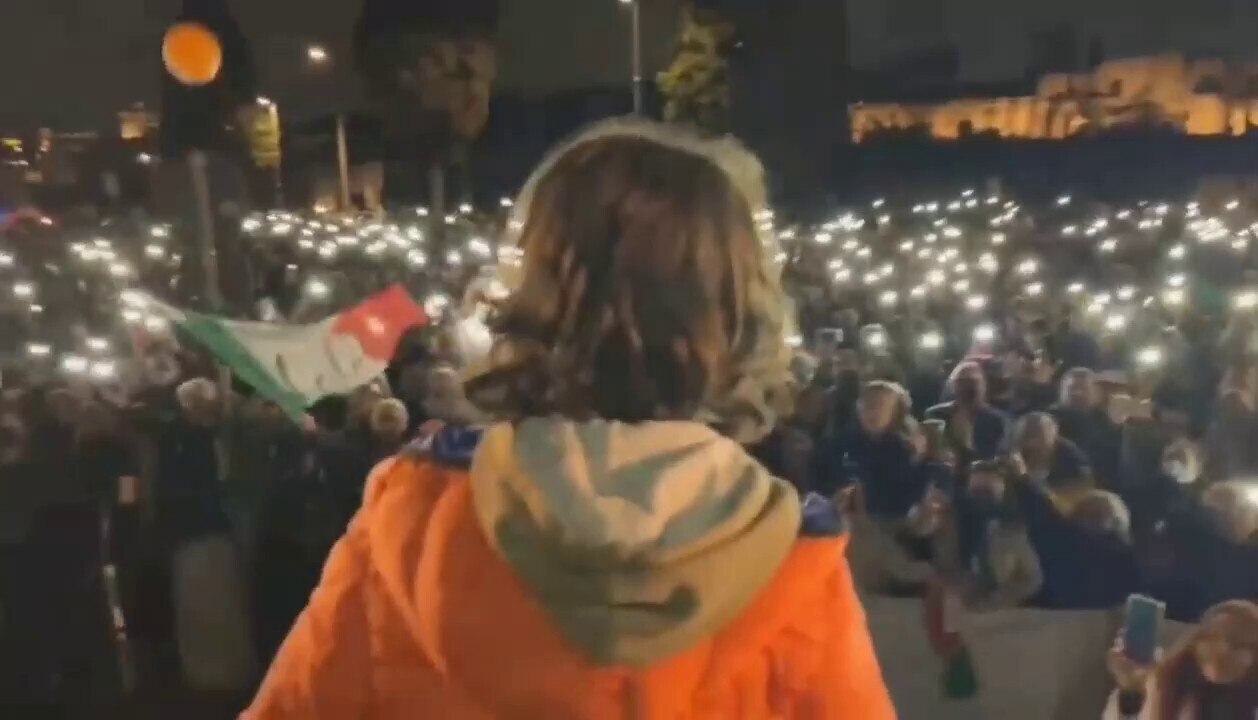Italians against covid tyranny pack into Rome this evening 🙏🏻