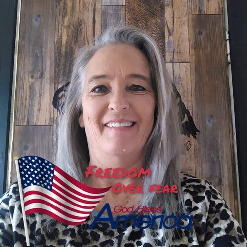 Just a country girl living my best life!! Health and Happiness is my goal! Gut health queen....100% Trump supporter..No ...