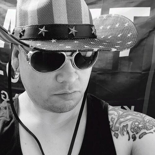 Constitutionalist, 🇺🇸Patriot 🇺🇸 , (America 1st) 🦅, Musician 🎸, Metalhead💀