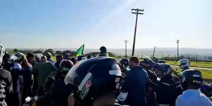 O Presidente @JairBolsonaro na manhã de hoje, 25/04/22 em motociata na cidade de Ribeirão Preto-SP. 

