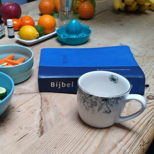 Full-Time child of God, woman, wife, mother, grandmother. Sponsoring my choice in life by parttime in sales.