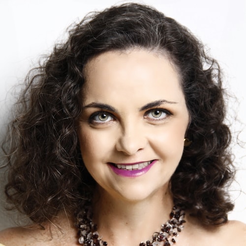 Ana Dantas é escritora, roteirista premiada, jornalista e publicitária.  É autora de 10 livros, do premiado telefilme "C...