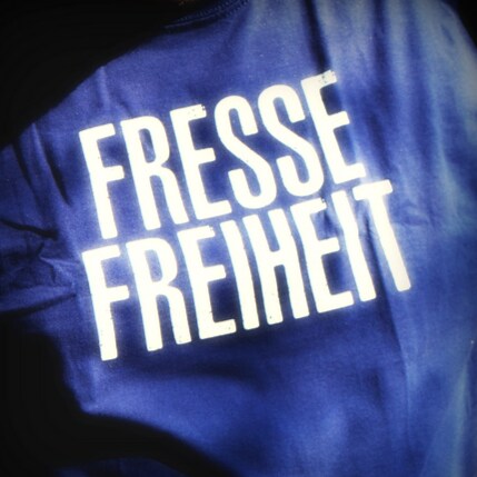 Unangenehmer
STRATEGE
der gezwungen ist, 
klug zu formulieren 
weil er kein schnelles Pferd hat ...








❗