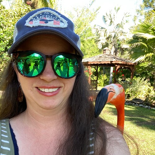 ⚖️Mom/HomeSchool Teacher📚, ❤️Wife❤️, 🇺🇸Patriot🇺🇸, 🌞Floridian🐊, 🦄Pet Wrangler🐾, 🌻Flower/Plant Hoarder🪴