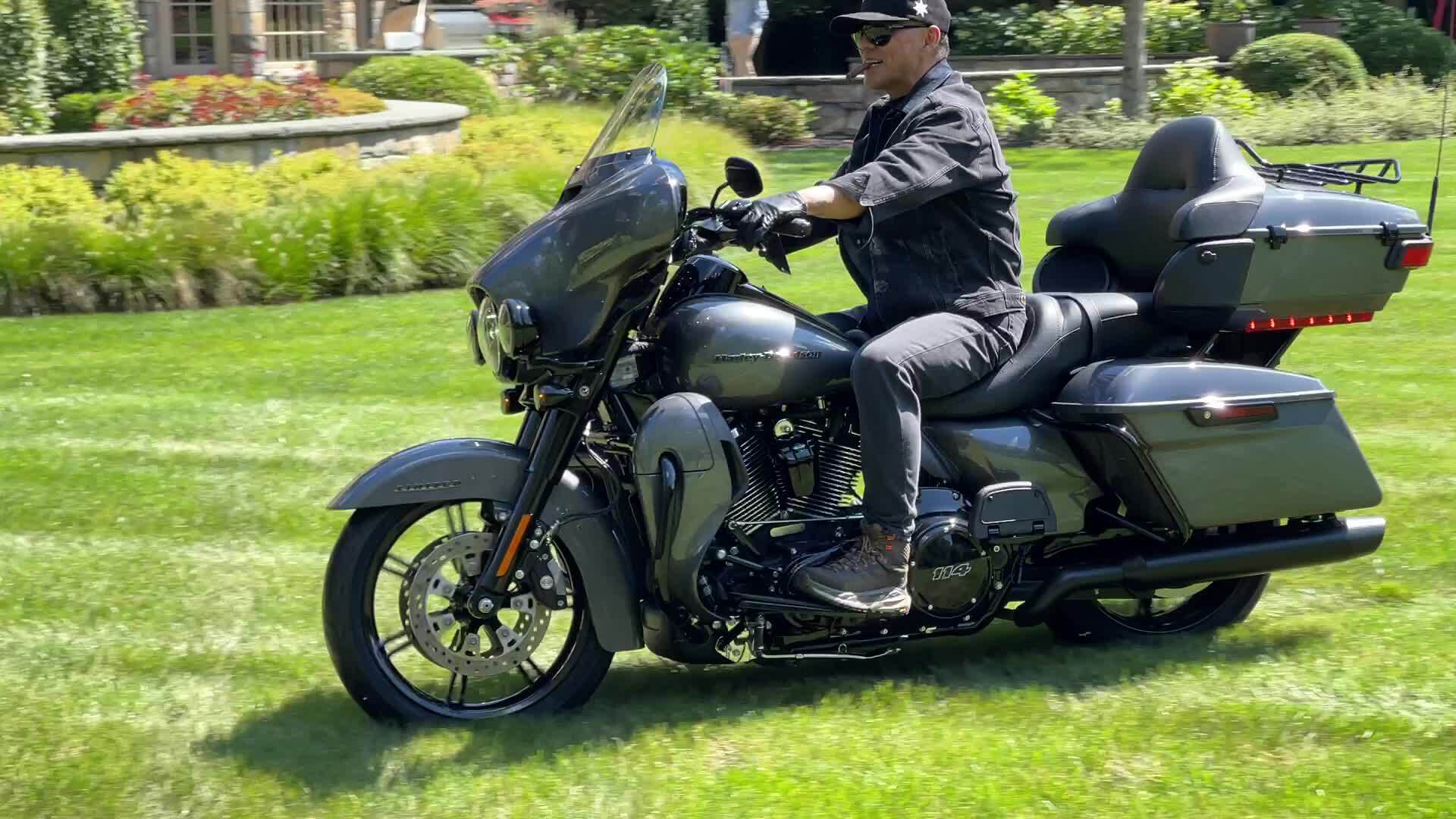 蒙古铁马在大草原上😛😛😛😛😛😛