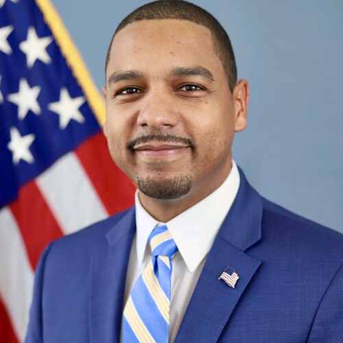 Christian, husband and a father. Love all people and blessed to be an American