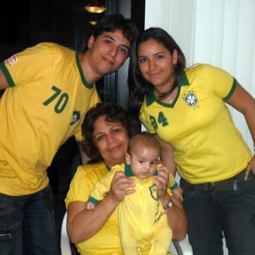 Enfermeira aposentada
Pastora IBNN. 
Bolsonarista de carteirinha.