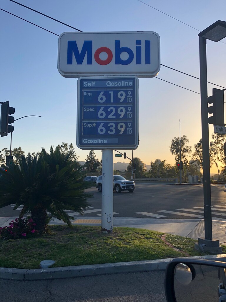 These were gas prices today in Los Angeles, terrible,🤮🤮🤮🤮🤮🤮🤮