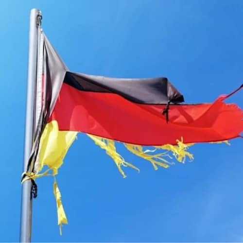 Nur ein alter, weißer Mann - Social Media Refugee
Profil kann Spurenelemente von Sarkasmus und Zynismus enthalten