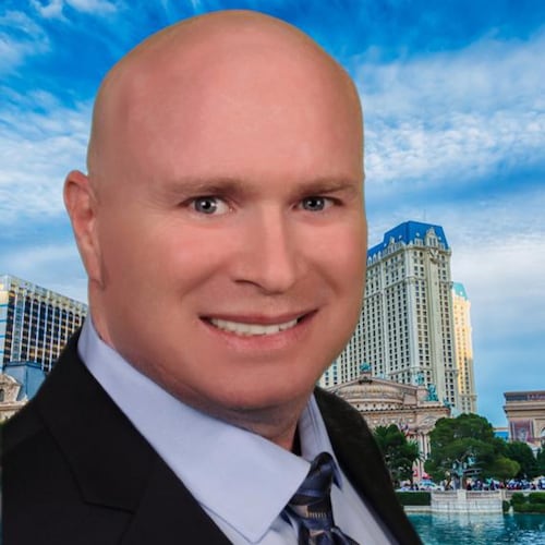 Vegas Native 🏦 Love Meeting People 🙋‍♂️ Developed Passion in Real Estate  🏡 BEST RESULTS BUYING/SELLING YOUR HOME! 💰...