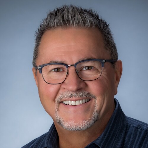 Mark is Master Craftsman, International Photography Hall of Fame Photographer, serving as Orange County's premier Headshots Photographer for over 40 years.