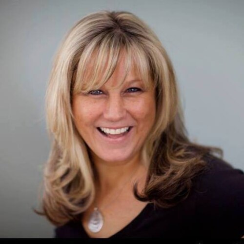 I am a dimensional color expert with a focus on blondes and a passion for making women feel their best. Best known for m...